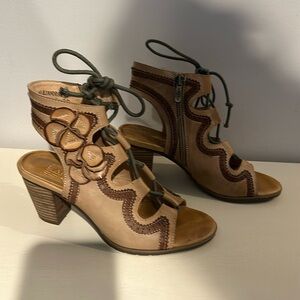 L’Artiste Spring Step Shoes, size 40